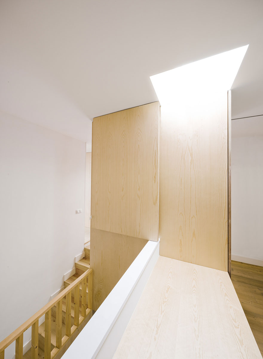 A Bright and Lively Contemporary Home in Barcelona by Anna & Eugeni Bach (10)