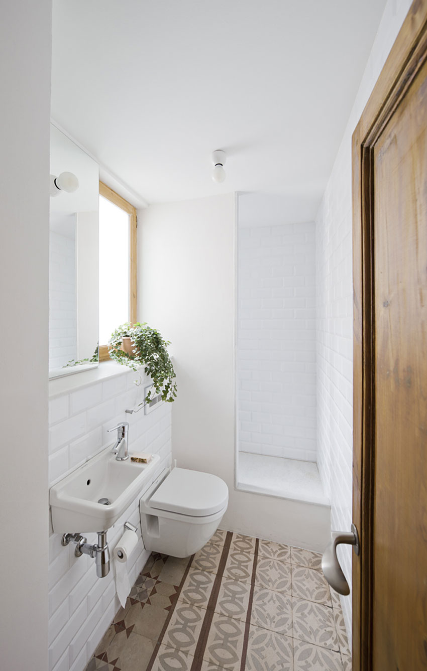 A Bright and Lively Contemporary Home in Barcelona by Anna & Eugeni Bach (11)