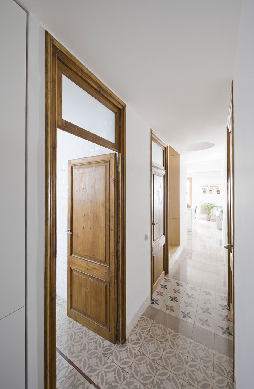 A Bright and Lively Contemporary Home in Barcelona by Anna & Eugeni Bach (5)