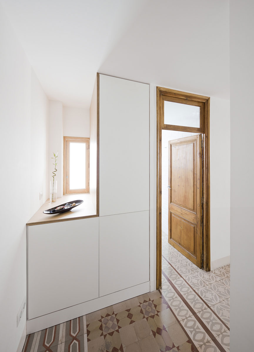 A Bright and Lively Contemporary Home in Barcelona by Anna & Eugeni Bach (6)