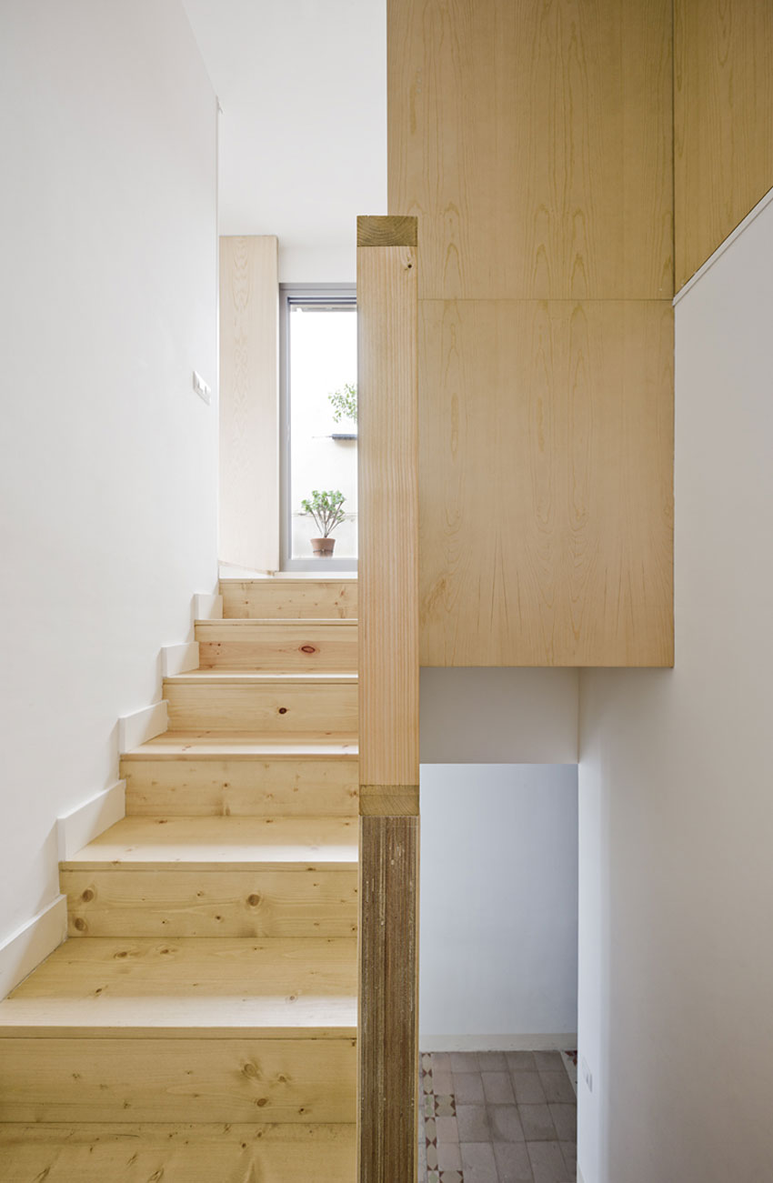 A Bright and Lively Contemporary Home in Barcelona by Anna & Eugeni Bach (9)