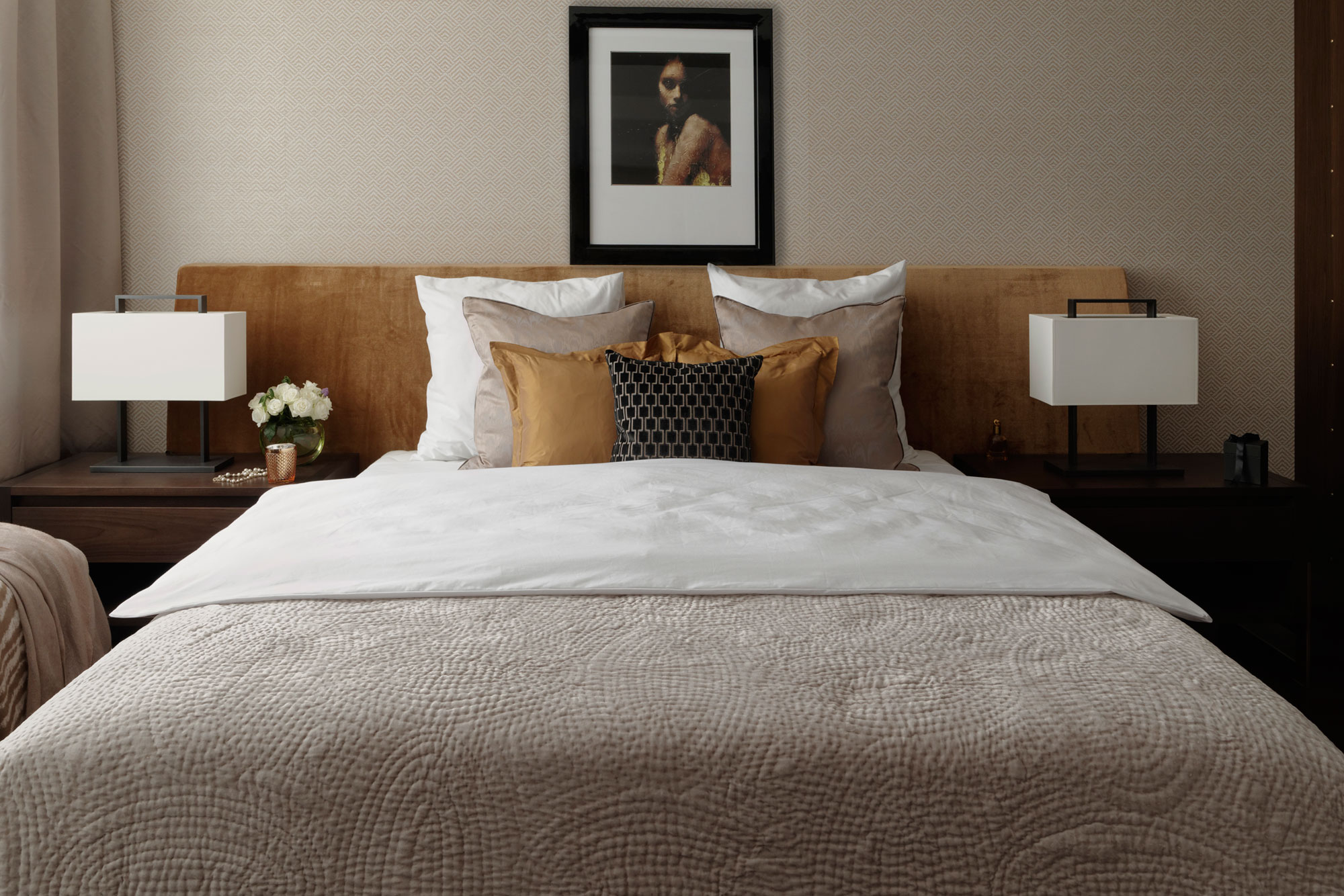 A Bright and Sophisticated Apartment with an Elegant Interior in Obolom by Absolute Interior Decor (18)