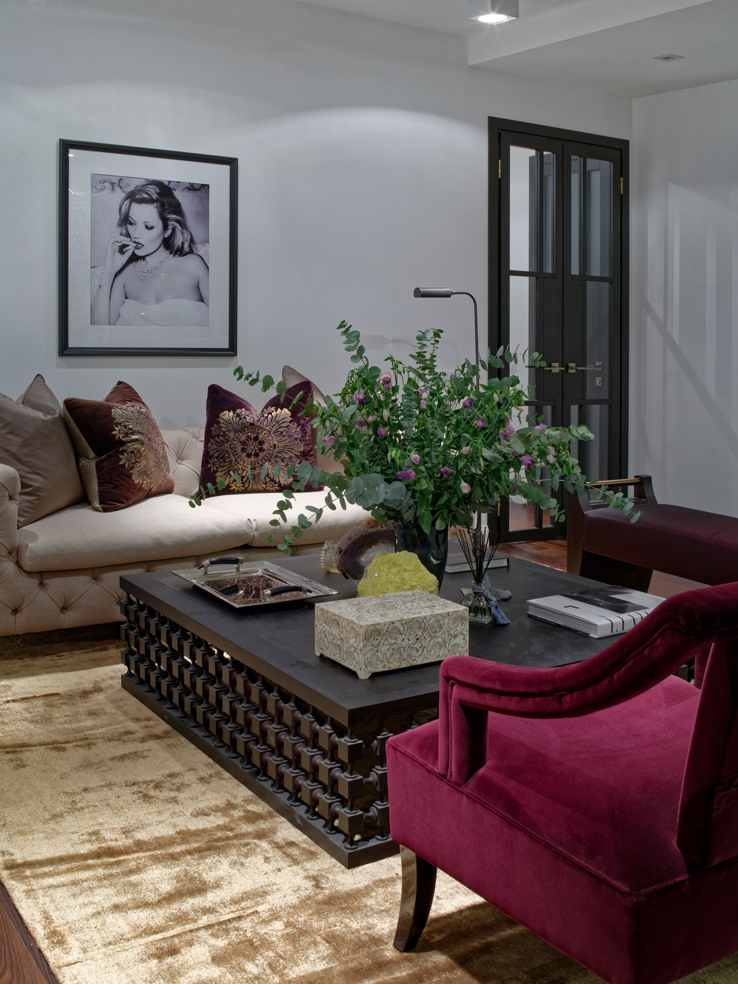 A Bright and Sophisticated Apartment with an Elegant Interior in Obolom by Absolute Interior Decor (2)