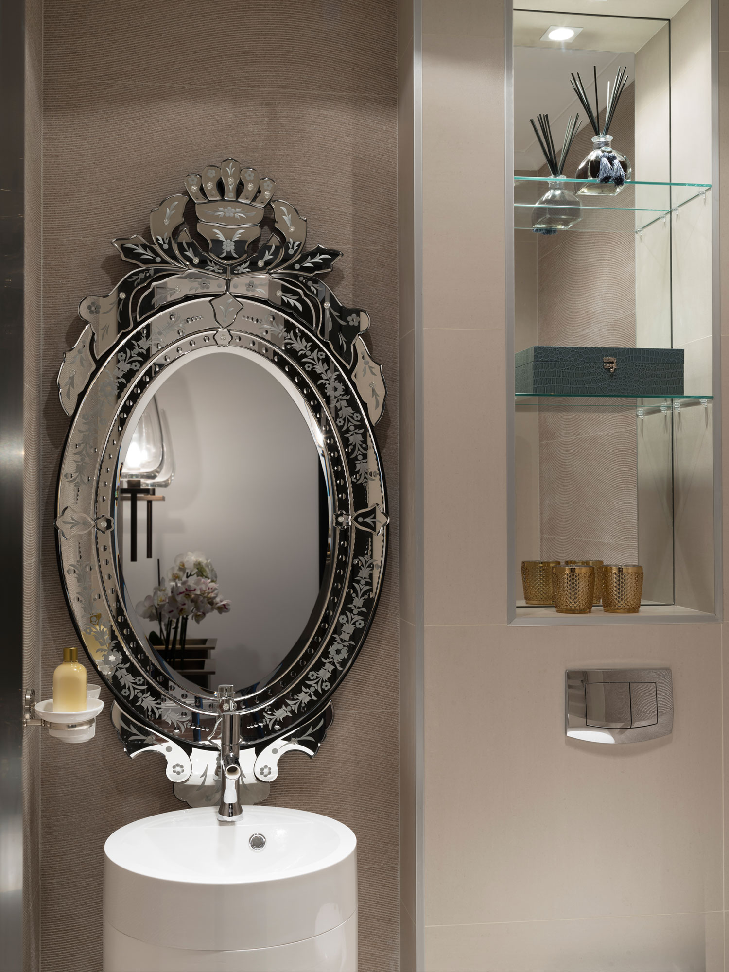 A Bright and Sophisticated Apartment with an Elegant Interior in Obolom by Absolute Interior Decor (21)