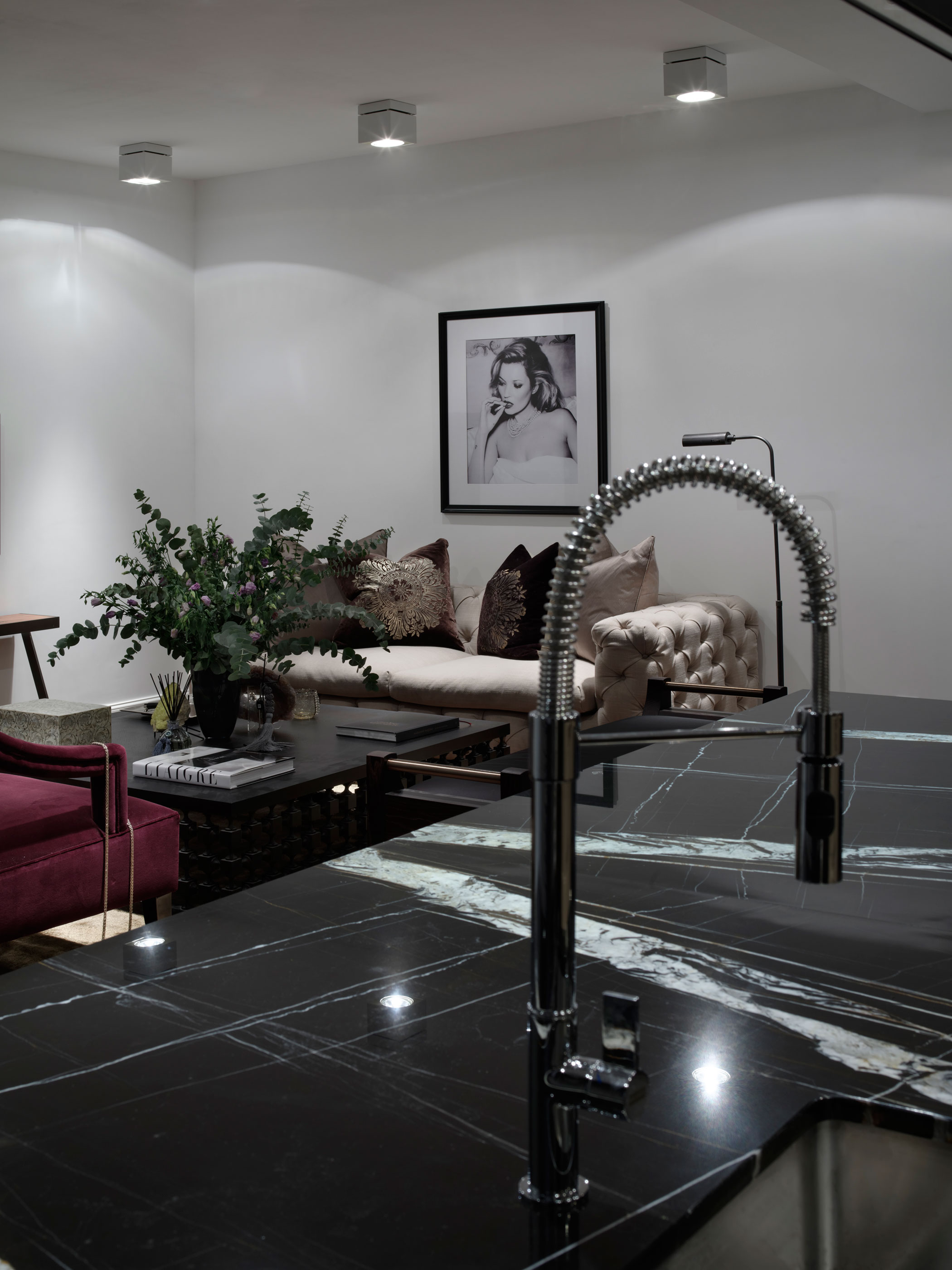 A Bright and Sophisticated Apartment with an Elegant Interior in Obolom by Absolute Interior Decor (9)