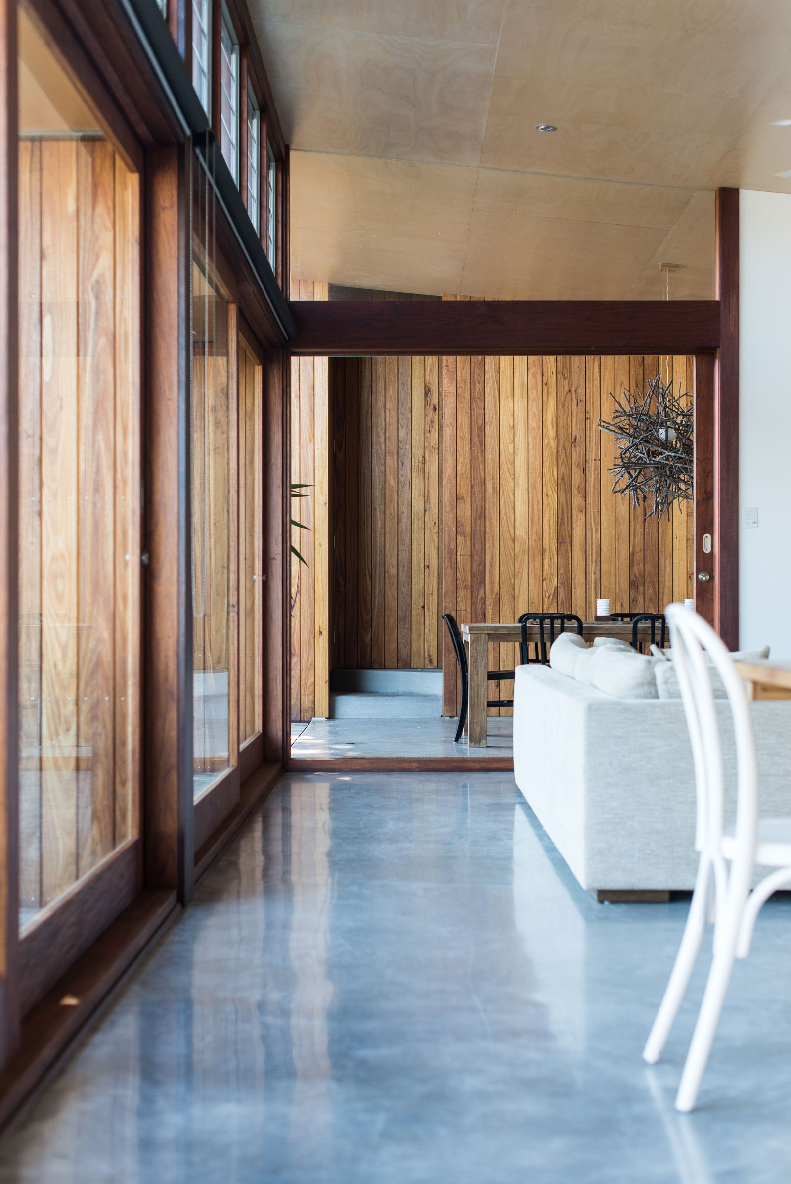 A Bright and Spacious Family Home with Beautiful Interiors in New South Wales by Bourne Blue Architecture (15)