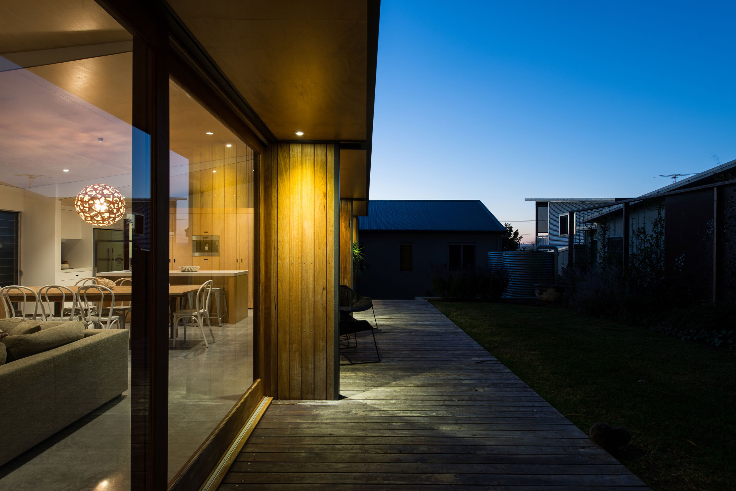 A Bright and Spacious Family Home with Beautiful Interiors in New South Wales by Bourne Blue Architecture (23)