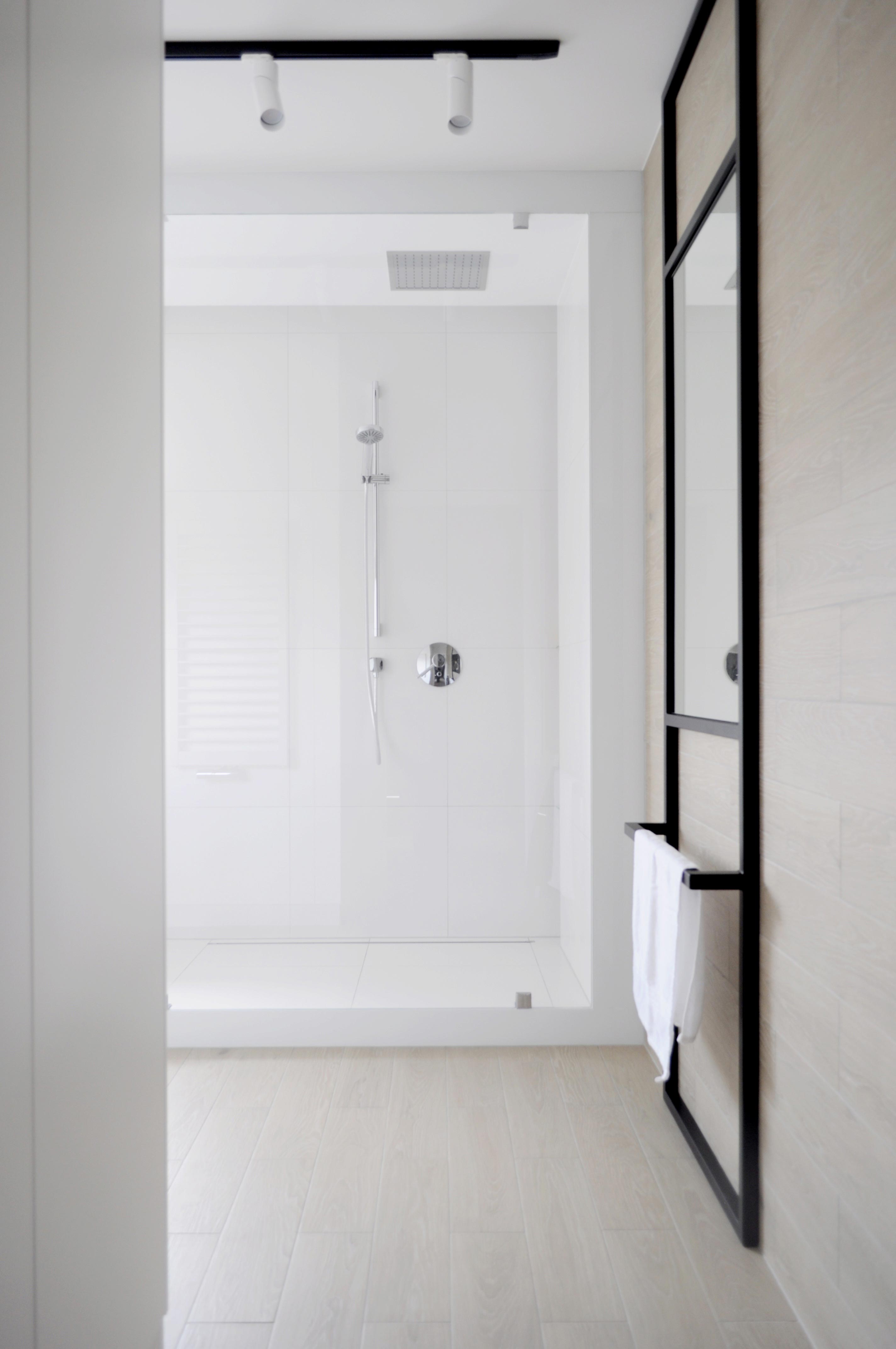 A Bright and Spacious House with Comfortable and Remarkable Interiors in Tarnowskie Gory by WIDAWSCY STUDIO ARCHITEKTURY (21)