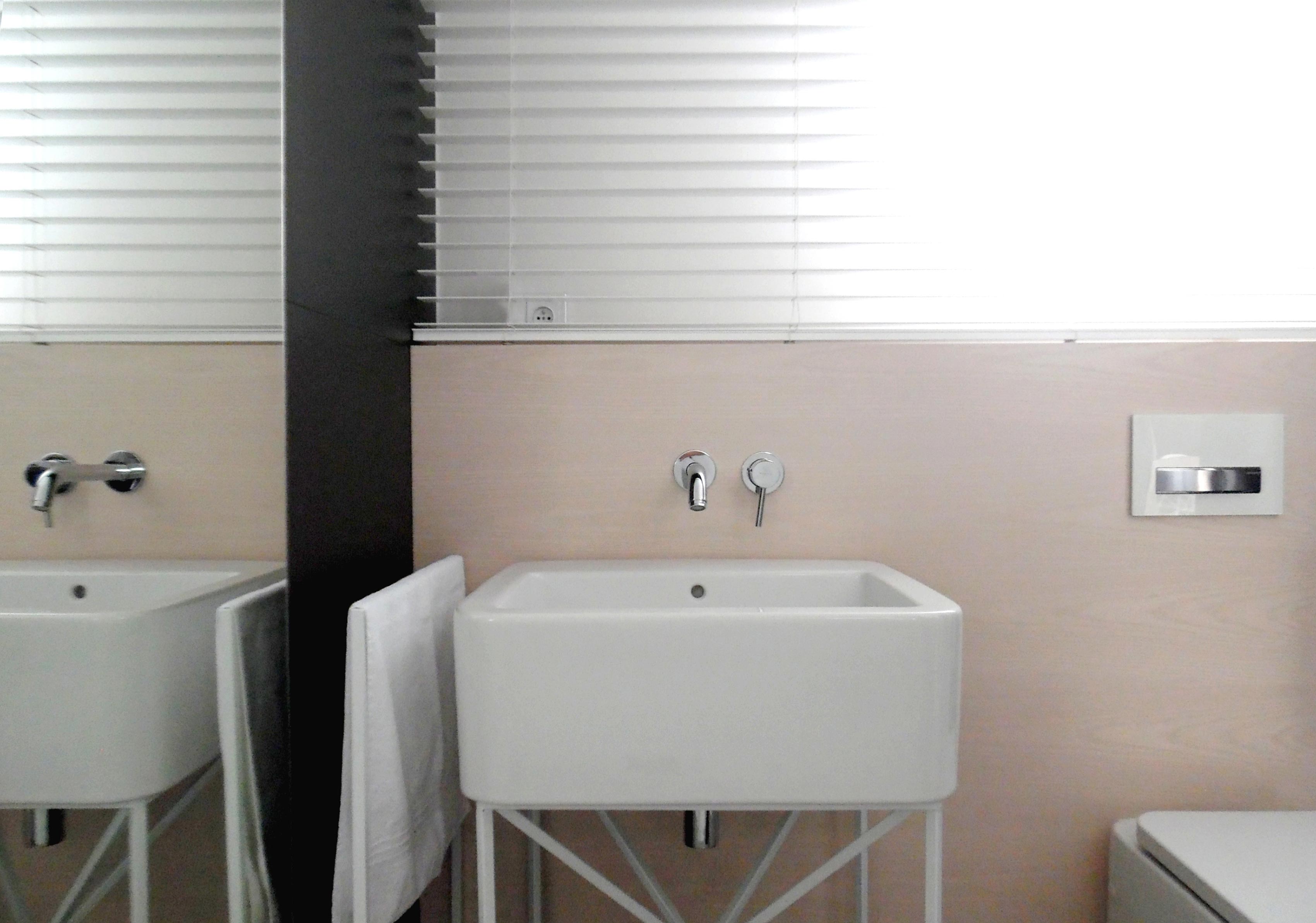 A Bright and Spacious House with Comfortable and Remarkable Interiors in Tarnowskie Gory by WIDAWSCY STUDIO ARCHITEKTURY (23)