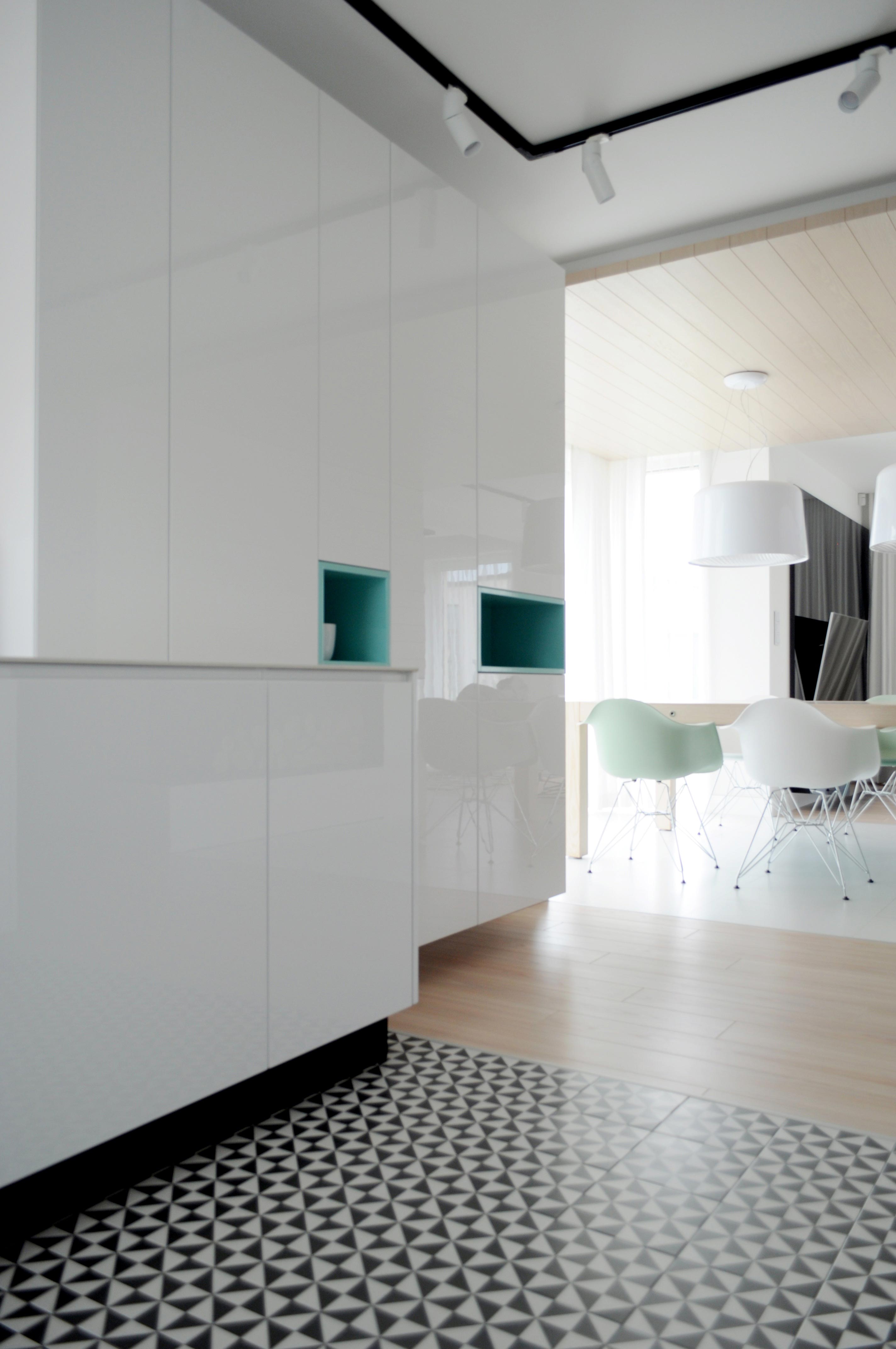 A Bright and Spacious House with Comfortable and Remarkable Interiors in Tarnowskie Gory by WIDAWSCY STUDIO ARCHITEKTURY (7)