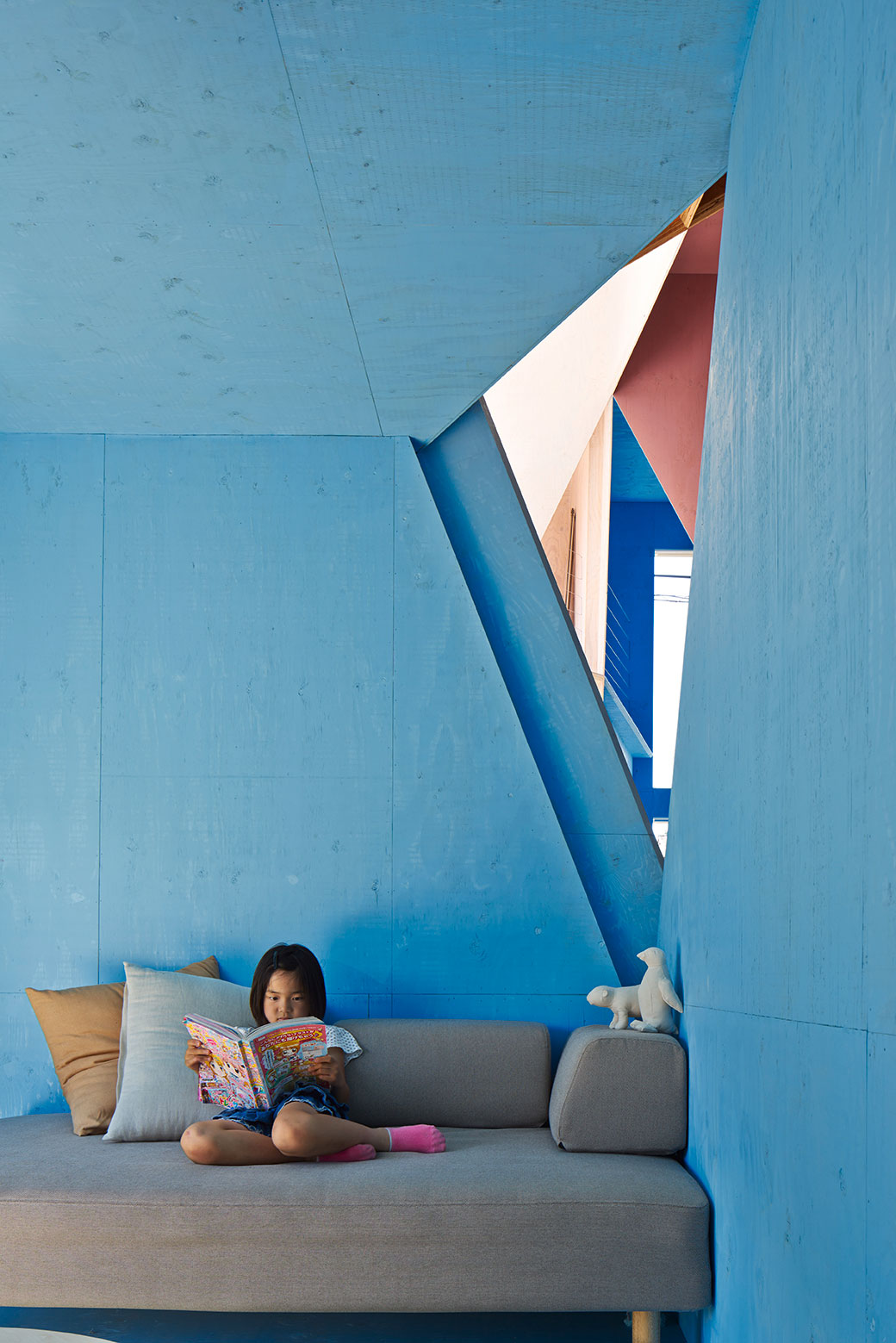A Bright and Vibrant Apartment with Bold Splashes of Color in Chiba Prefecture by Kochi Architect’s Studio (2)