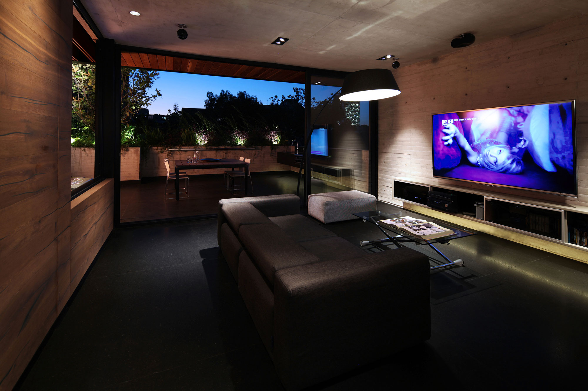 A Charming Art Deco Home with Unique and Modern Flair in Mexico City by Jorge Hernández de la Garza (17)