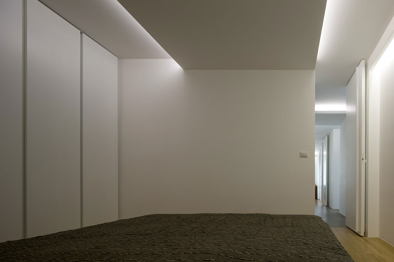 A Chic Contemporary Apartment with Minimalist Interior in Sofia by Elia Nedkov (10)