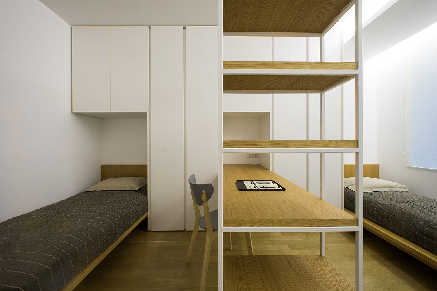 A Chic Contemporary Apartment with Minimalist Interior in Sofia by Elia Nedkov (11)