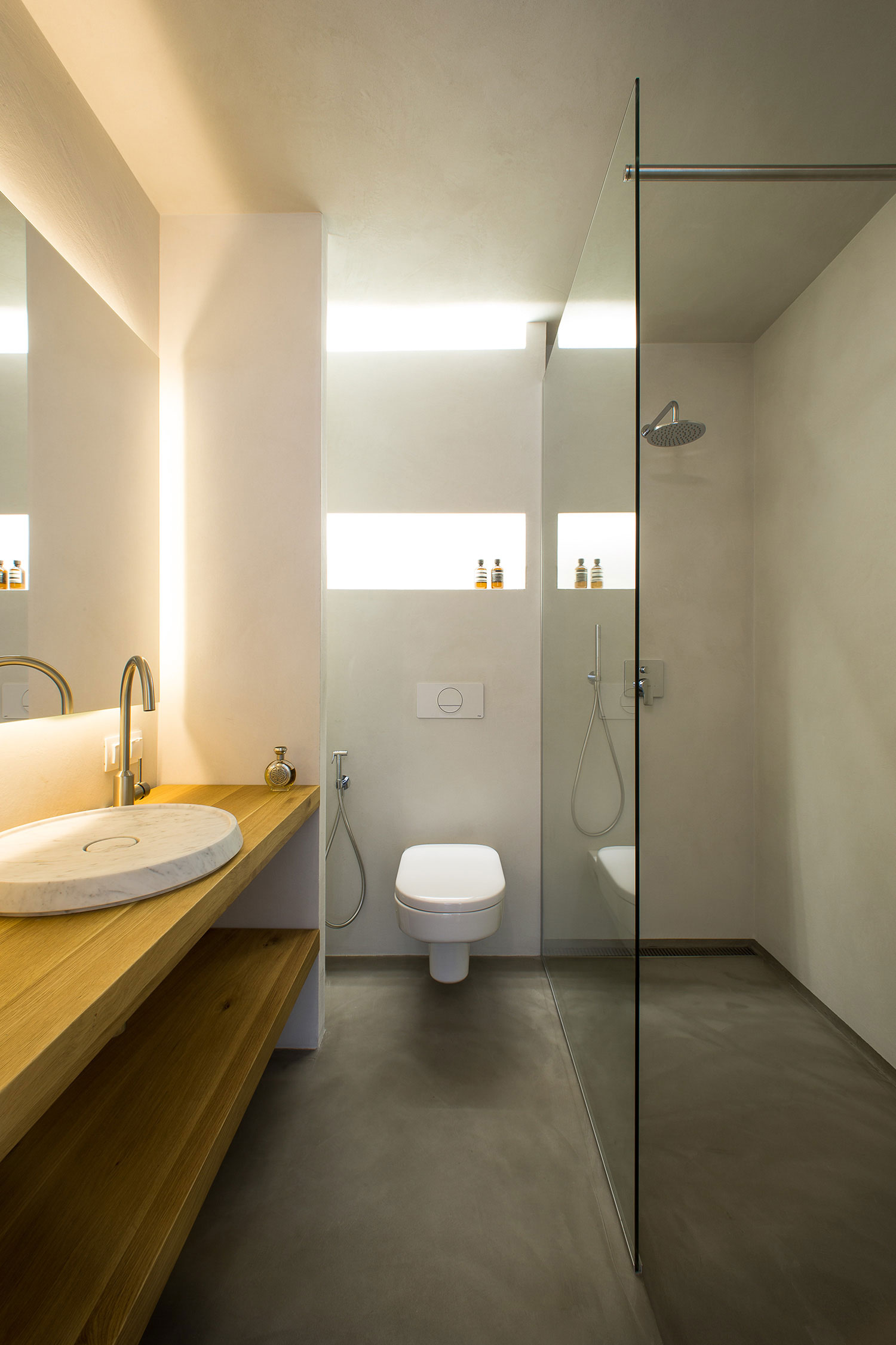 A Chic Contemporary Apartment with Minimalist Interior in Sofia by Elia Nedkov (14)