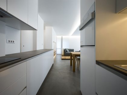 A Chic Contemporary Apartment with Minimalist Interior in Sofia by Elia Nedkov (7)