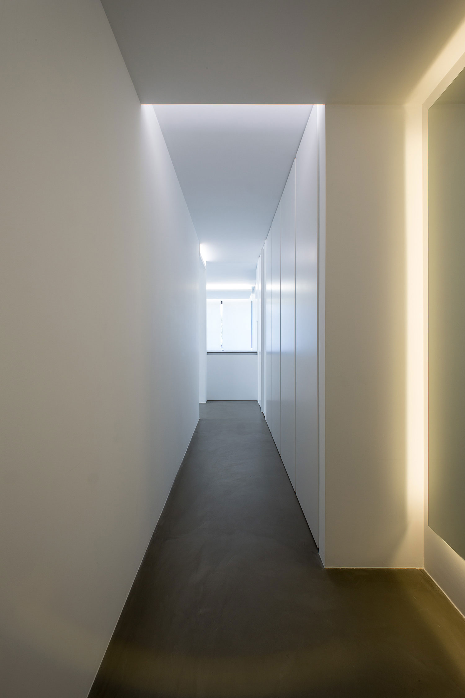 A Chic Contemporary Apartment with Minimalist Interior in Sofia by Elia Nedkov (8)