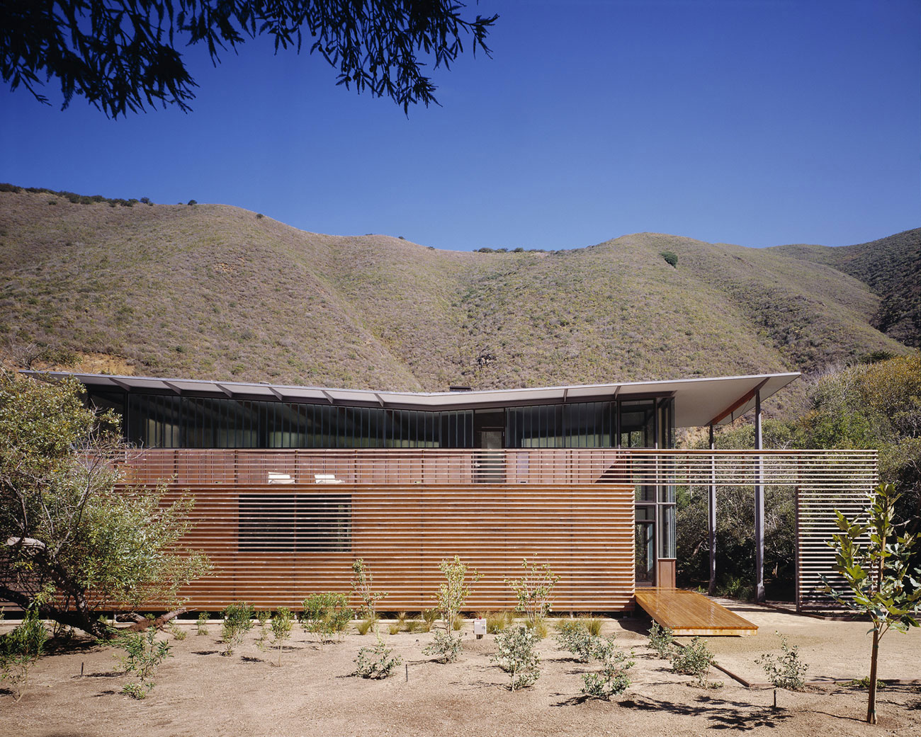 A Chic Contemporary Home with Terrace and Breathtaking Views in Big Sur, California by Fougeron Architecture (1)