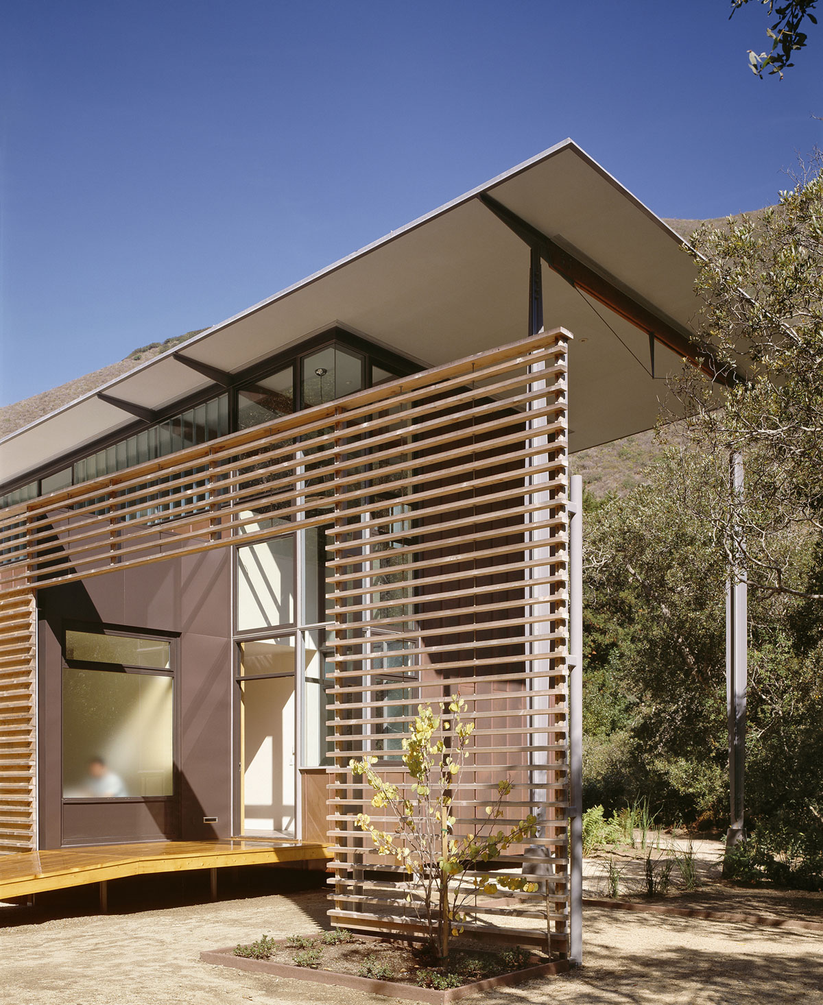 A Chic Contemporary Home with Terrace and Breathtaking Views in Big Sur, California by Fougeron Architecture (3)