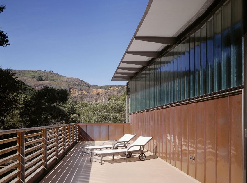 A Chic Contemporary Home with Terrace and Breathtaking Views in Big Sur, California by Fougeron Architecture (5)