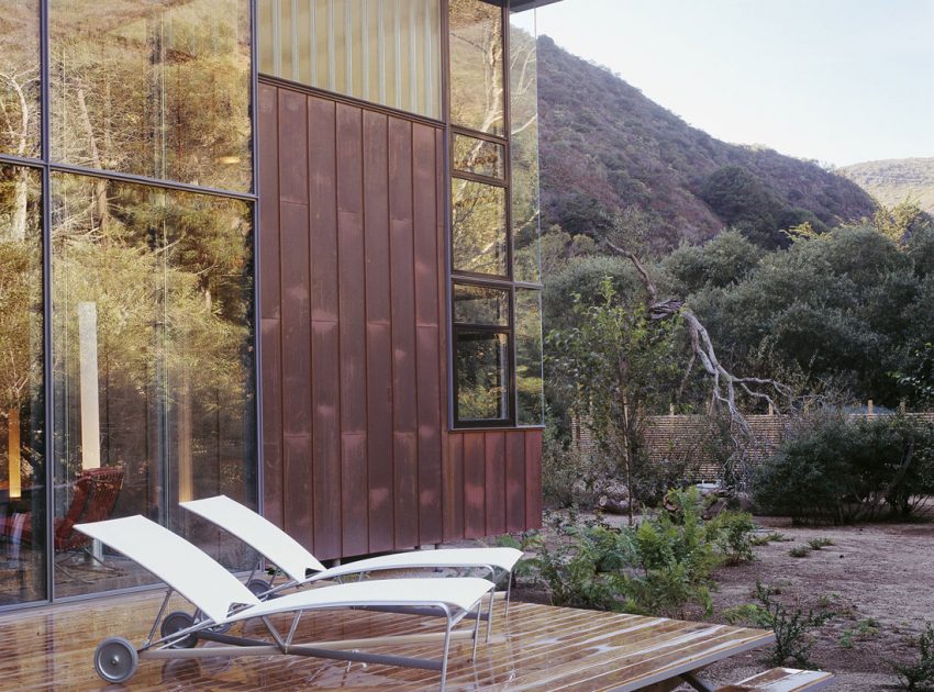 A Chic Contemporary Home with Terrace and Breathtaking Views in Big Sur, California by Fougeron Architecture (6)