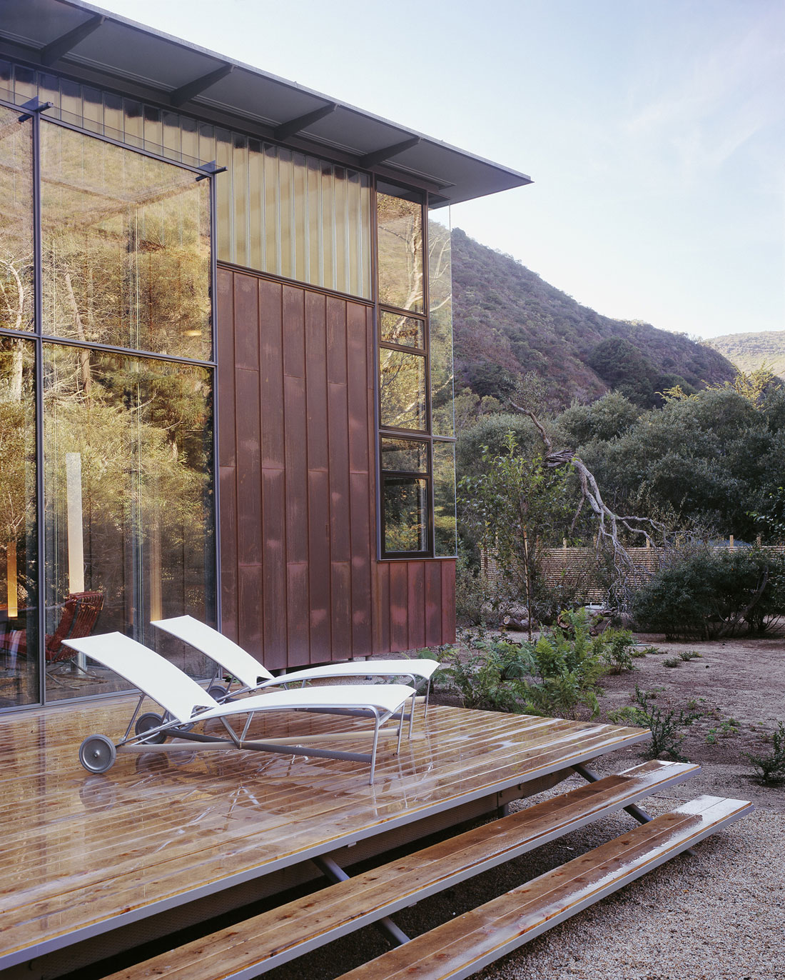 A Chic Contemporary Home with Terrace and Breathtaking Views in Big Sur, California by Fougeron Architecture (6)