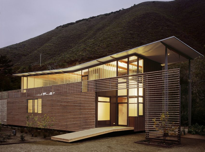 A Chic Contemporary Home with Terrace and Breathtaking Views in Big Sur, California by Fougeron Architecture (8)
