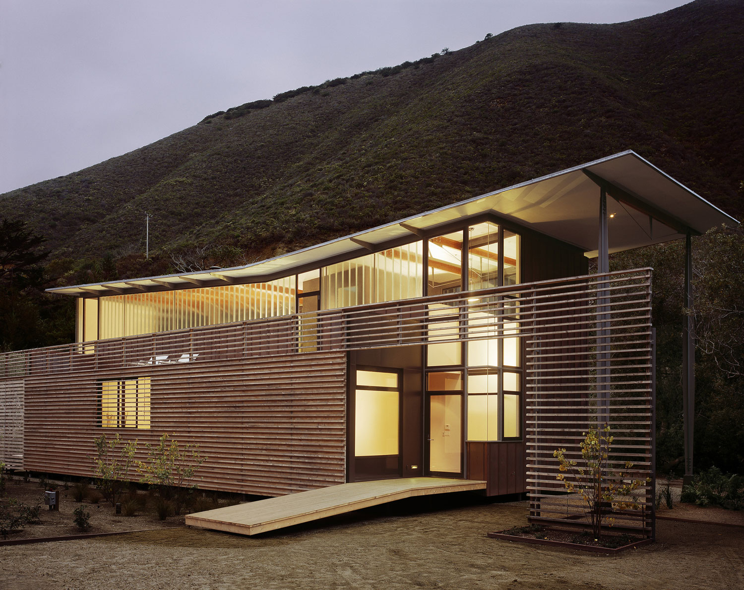 A Chic Contemporary Home with Terrace and Breathtaking Views in Big Sur, California by Fougeron Architecture (8)