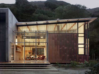 A Chic Contemporary Home with Terrace and Breathtaking Views in Big Sur, California by Fougeron Architecture (9)