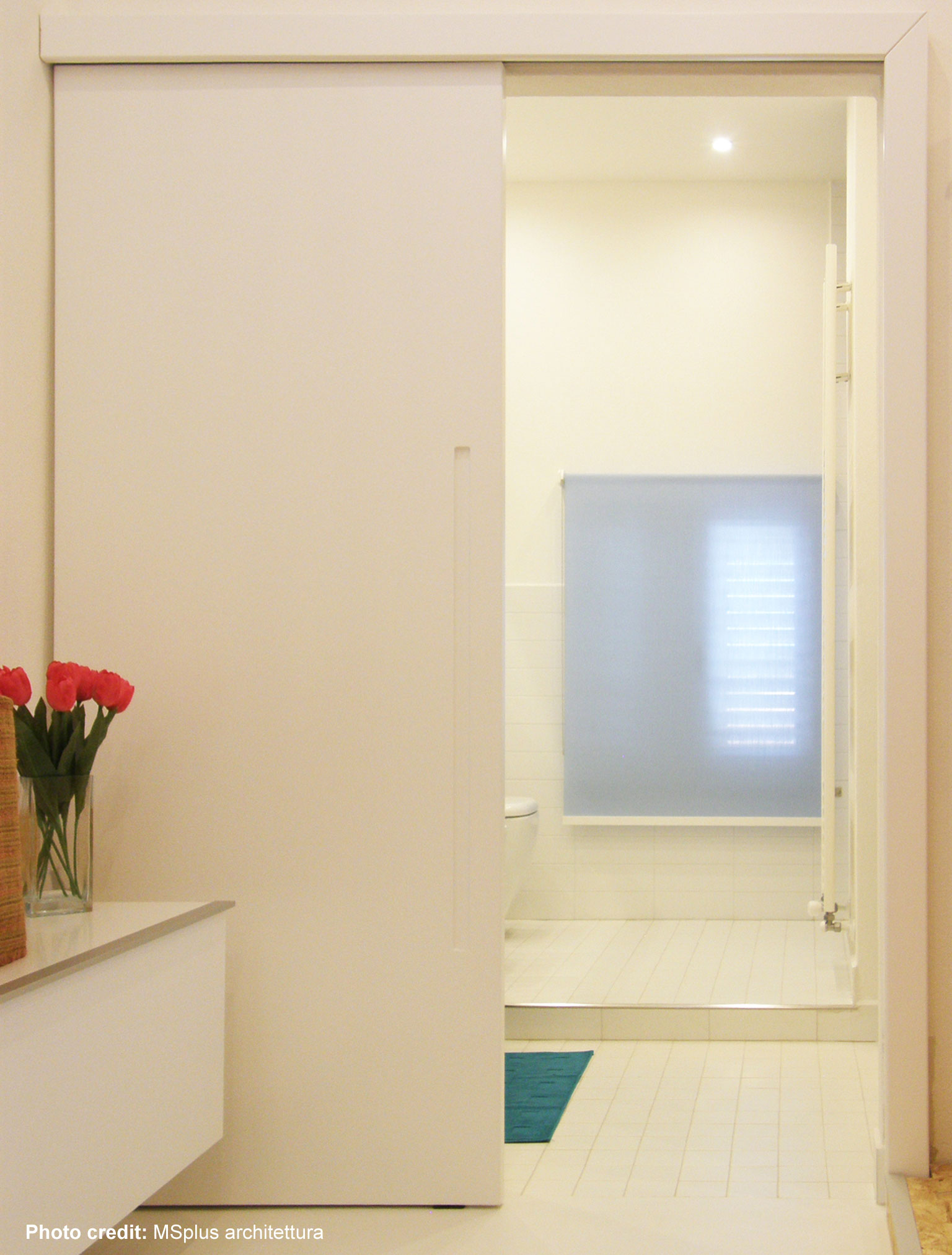 A Bright and Colorful Contemporary Apartment in San Miniato by MSplus architettura (12)