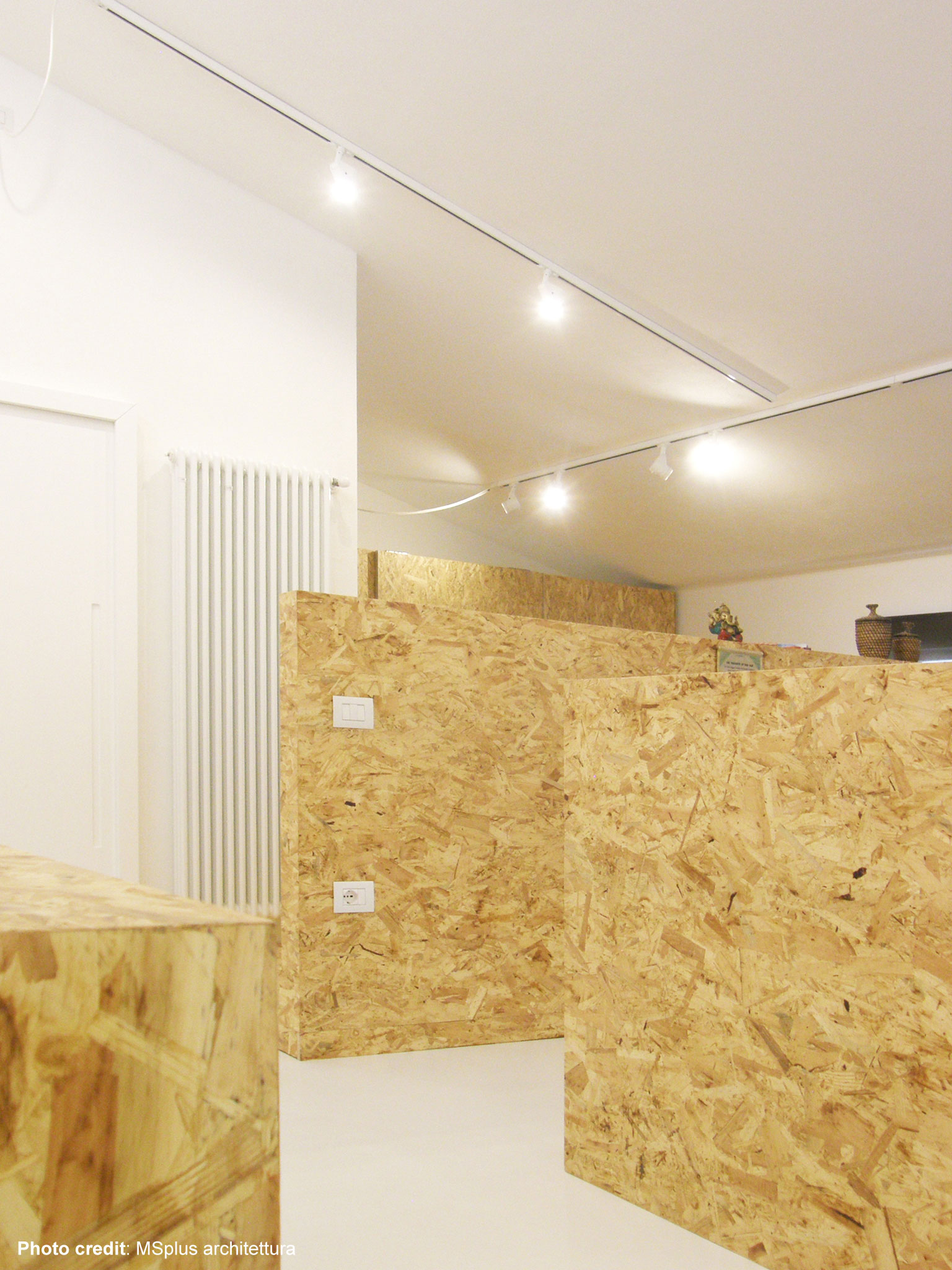 A Bright and Colorful Contemporary Apartment in San Miniato by MSplus architettura (3)