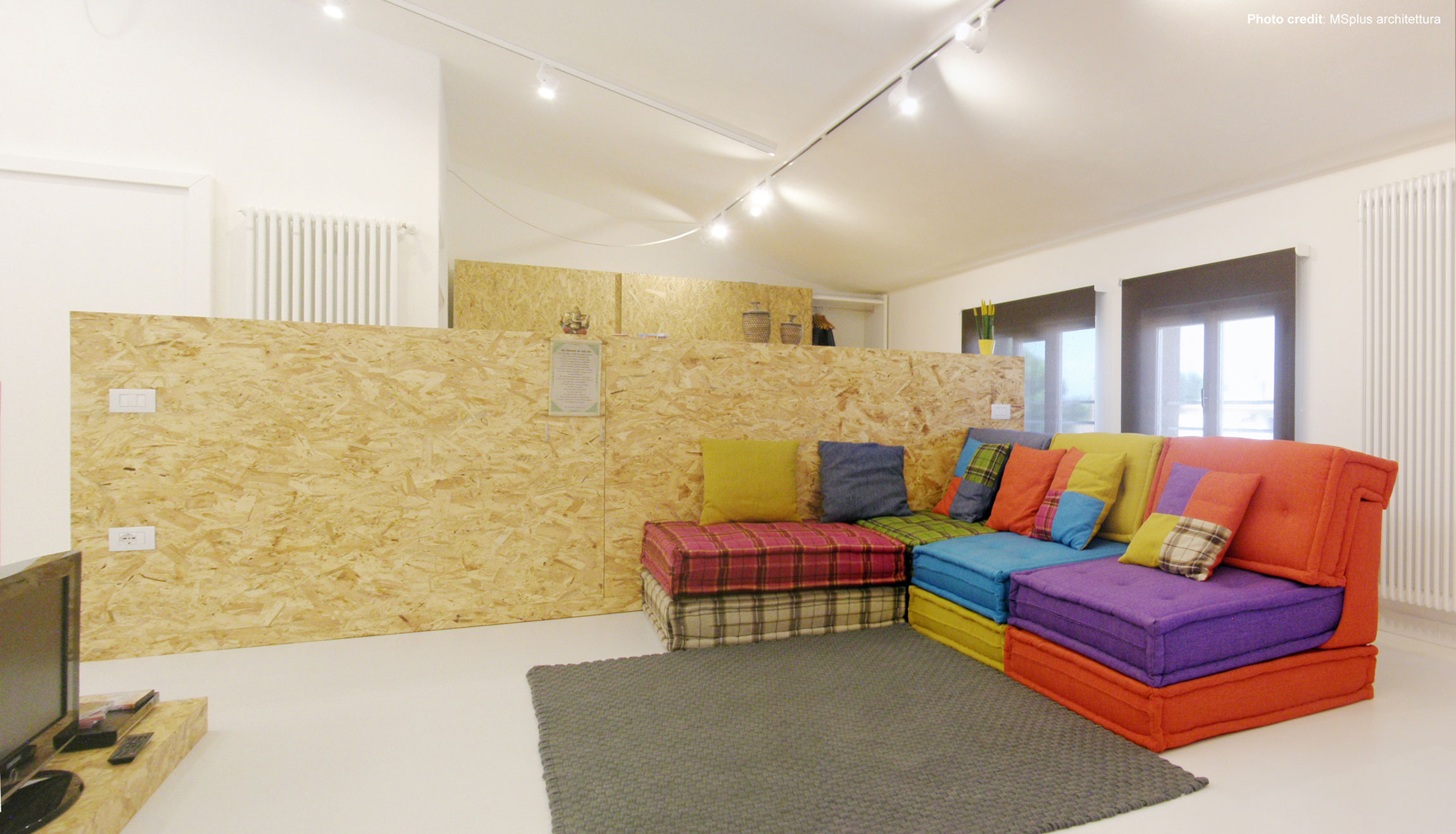 A Bright and Colorful Contemporary Apartment in San Miniato by MSplus architettura (4)