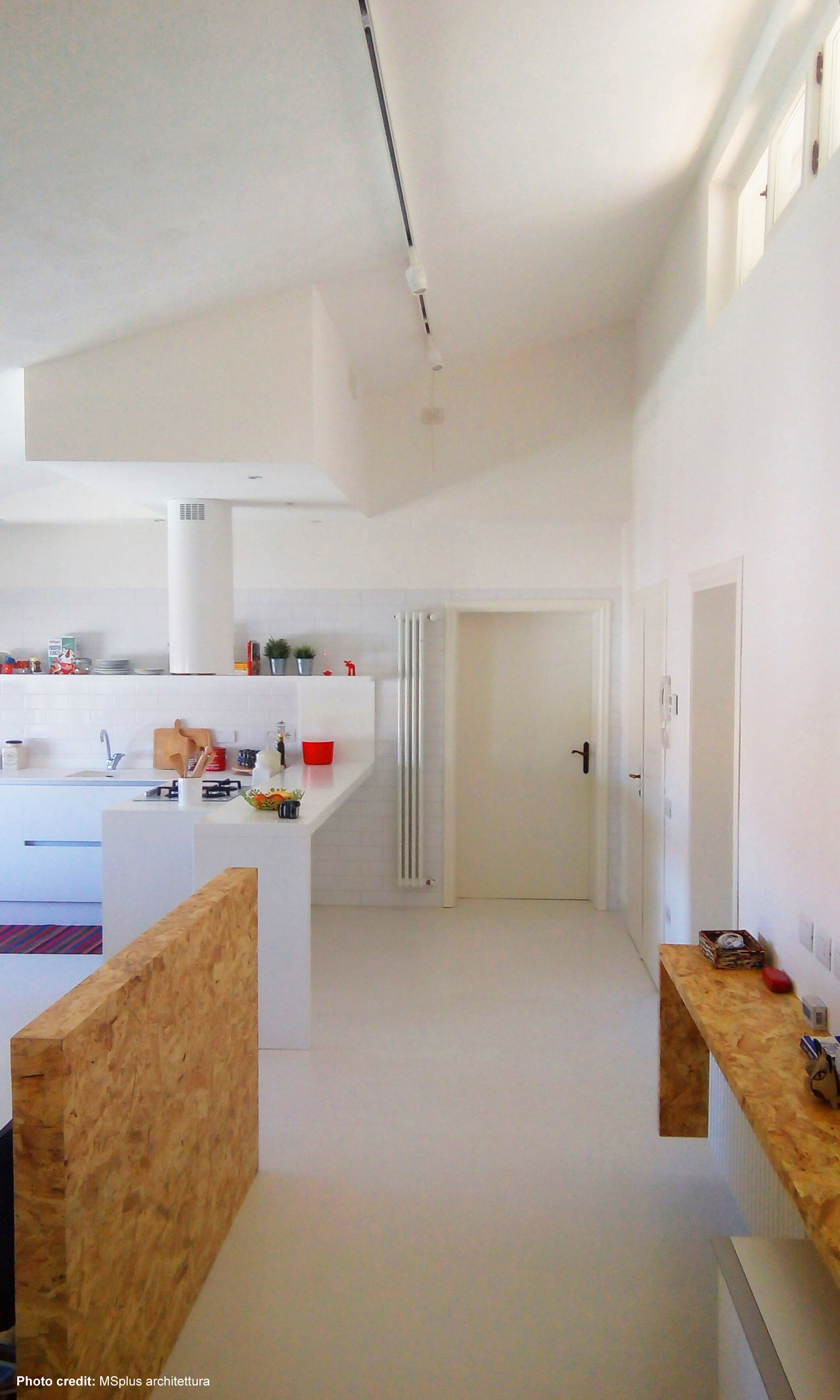 A Bright and Colorful Contemporary Apartment in San Miniato by MSplus architettura (6)