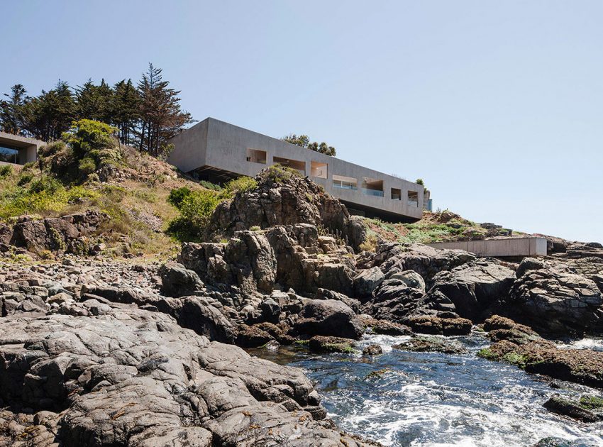 A Concrete Hillside Home with a Simple and Elegant Interior in Los Vilos, Chile by Felipe Assadi & Francisca Pulido (1)