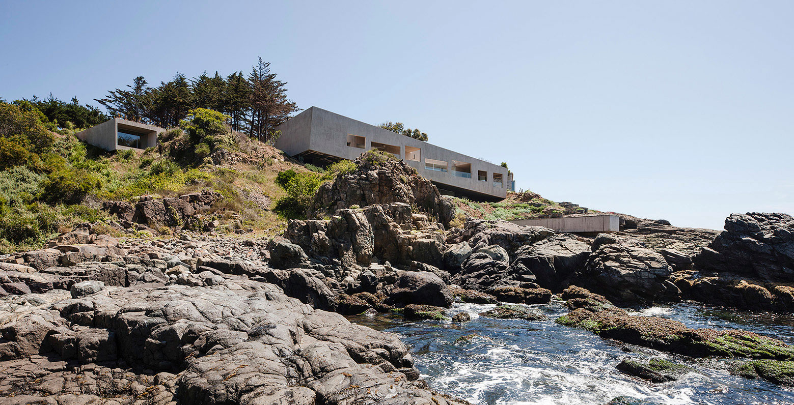 A Concrete Hillside Home with a Simple and Elegant Interior in Los Vilos, Chile by Felipe Assadi & Francisca Pulido (1)