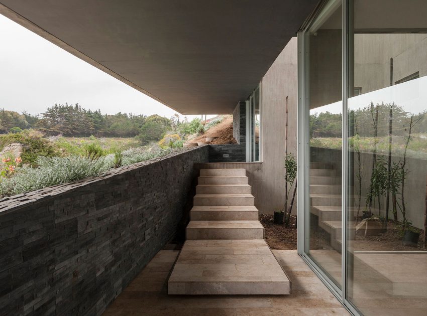 A Concrete Hillside Home with a Simple and Elegant Interior in Los Vilos, Chile by Felipe Assadi & Francisca Pulido (11)