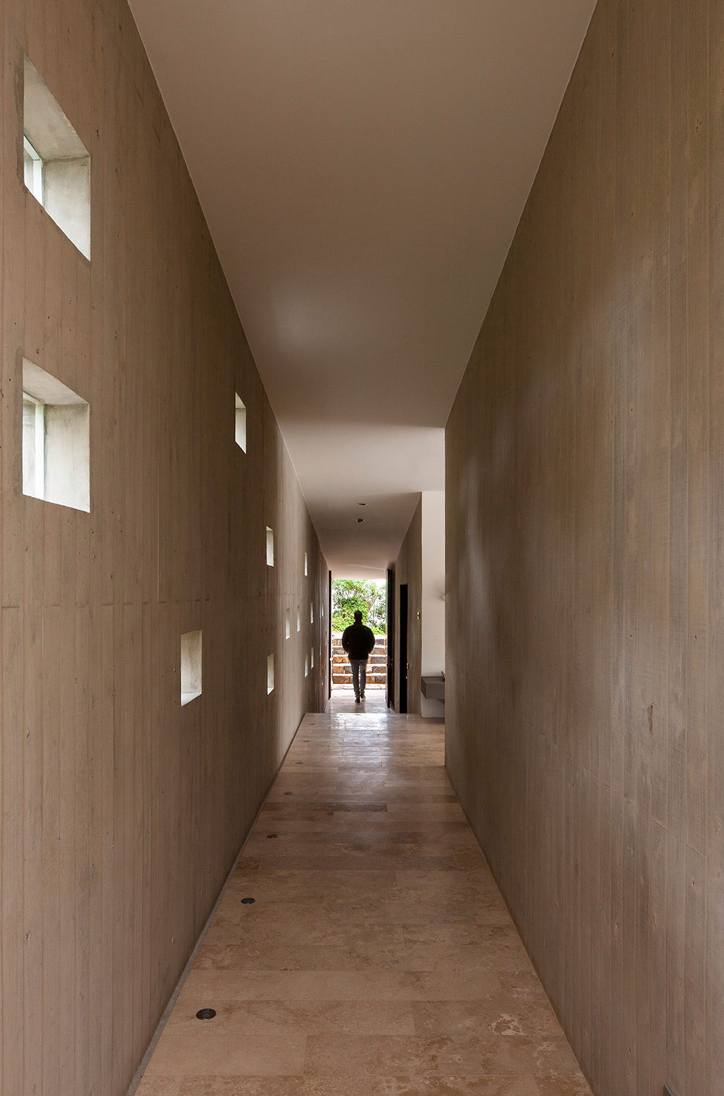A Concrete Hillside Home with a Simple and Elegant Interior in Los Vilos, Chile by Felipe Assadi & Francisca Pulido (12)