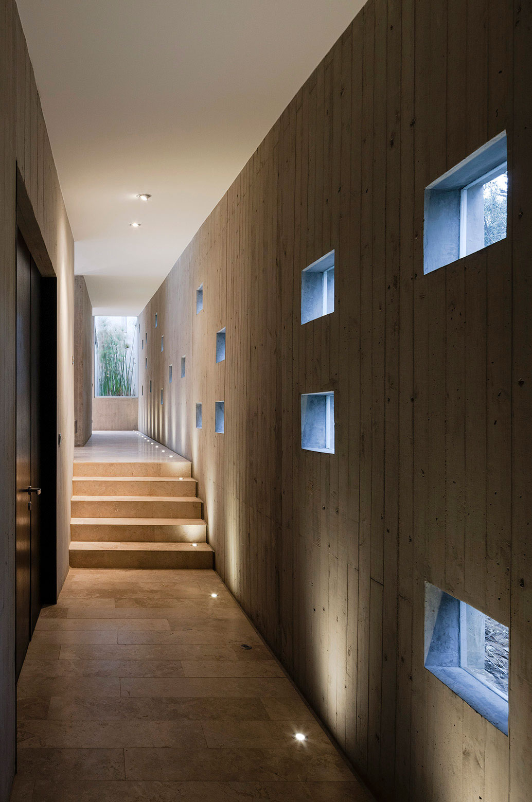 A Concrete Hillside Home with a Simple and Elegant Interior in Los Vilos, Chile by Felipe Assadi & Francisca Pulido (13)