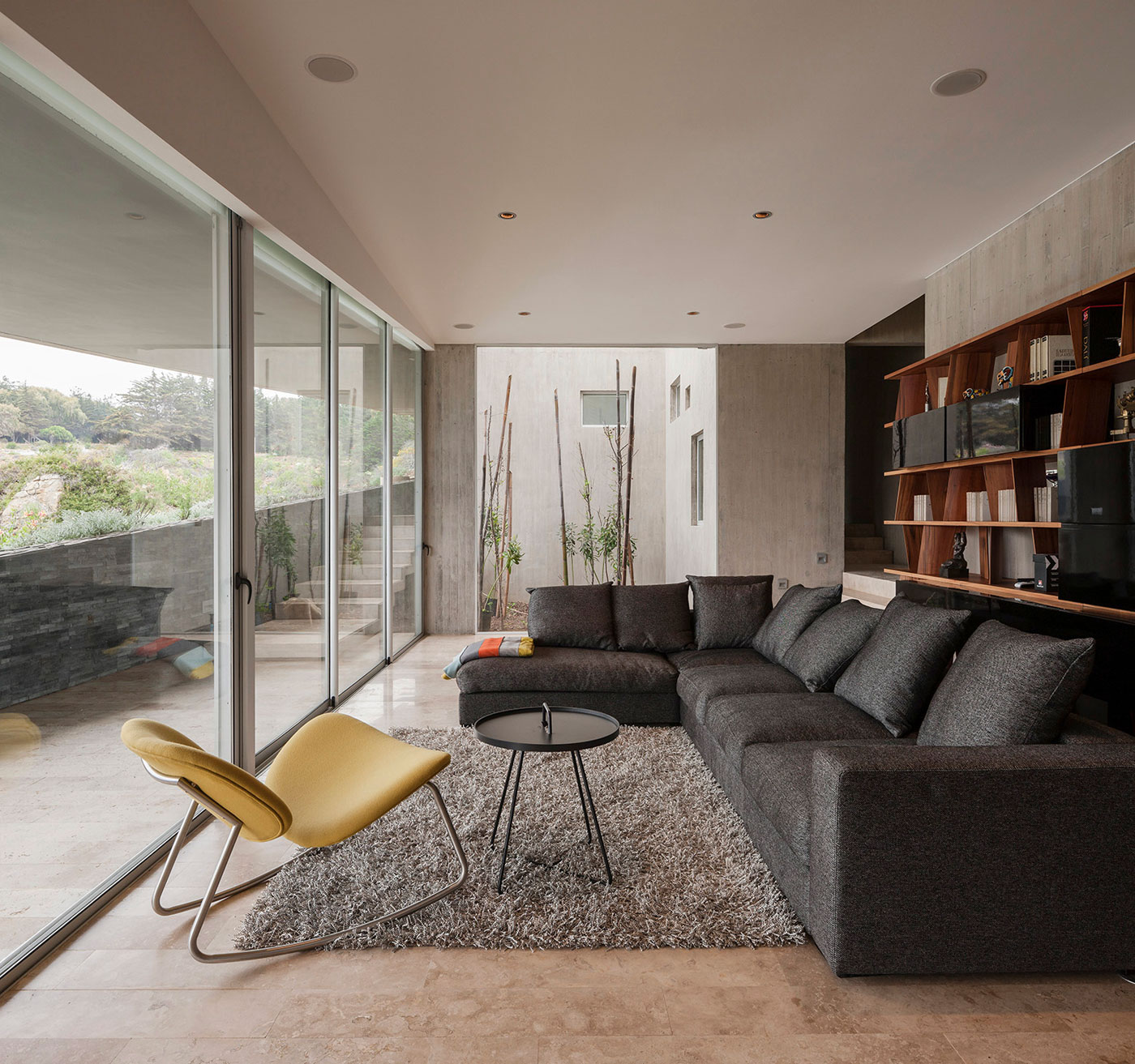 A Concrete Hillside Home with a Simple and Elegant Interior in Los Vilos, Chile by Felipe Assadi & Francisca Pulido (14)