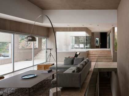 A Concrete Hillside Home with a Simple and Elegant Interior in Los Vilos, Chile by Felipe Assadi & Francisca Pulido (16)