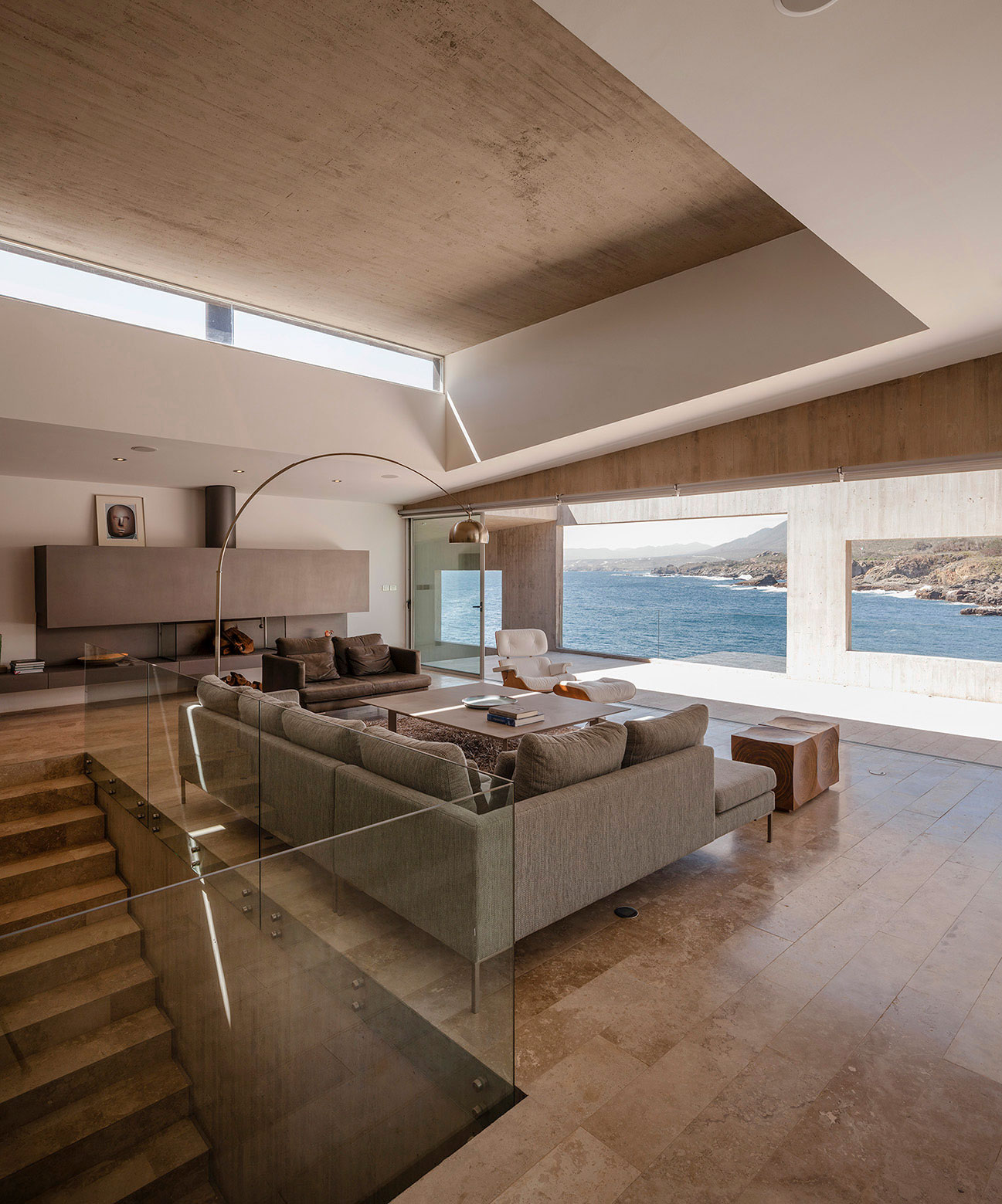 A Concrete Hillside Home with a Simple and Elegant Interior in Los Vilos, Chile by Felipe Assadi & Francisca Pulido (17)