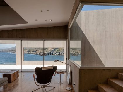 A Concrete Hillside Home with a Simple and Elegant Interior in Los Vilos, Chile by Felipe Assadi & Francisca Pulido (18)