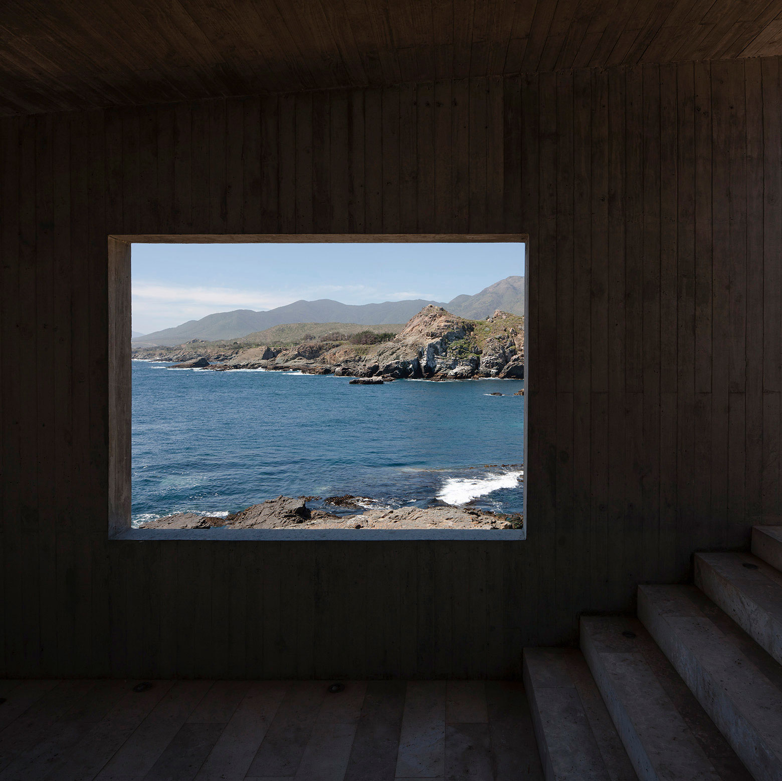 A Concrete Hillside Home with a Simple and Elegant Interior in Los Vilos, Chile by Felipe Assadi & Francisca Pulido (19)