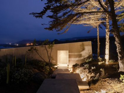 A Concrete Hillside Home with a Simple and Elegant Interior in Los Vilos, Chile by Felipe Assadi & Francisca Pulido (20)