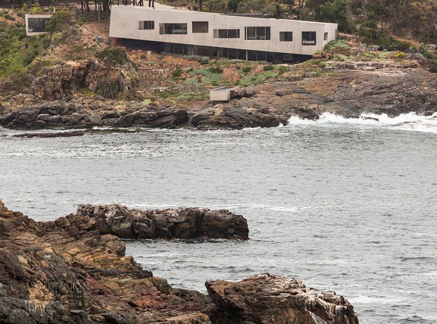 A Concrete Hillside Home with a Simple and Elegant Interior in Los Vilos, Chile by Felipe Assadi & Francisca Pulido (3)