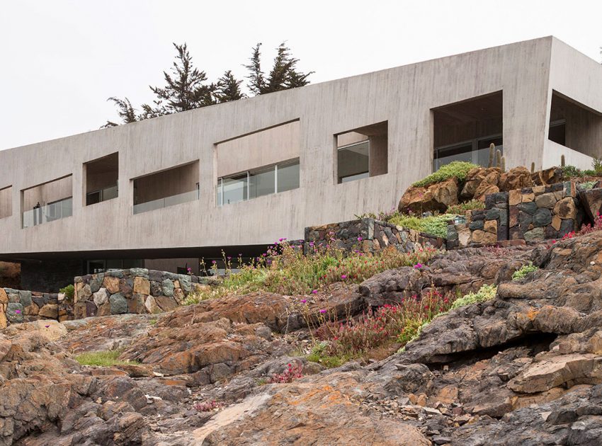 A Concrete Hillside Home with a Simple and Elegant Interior in Los Vilos, Chile by Felipe Assadi & Francisca Pulido (5)