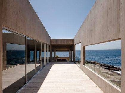 A Concrete Hillside Home with a Simple and Elegant Interior in Los Vilos, Chile by Felipe Assadi & Francisca Pulido (7)