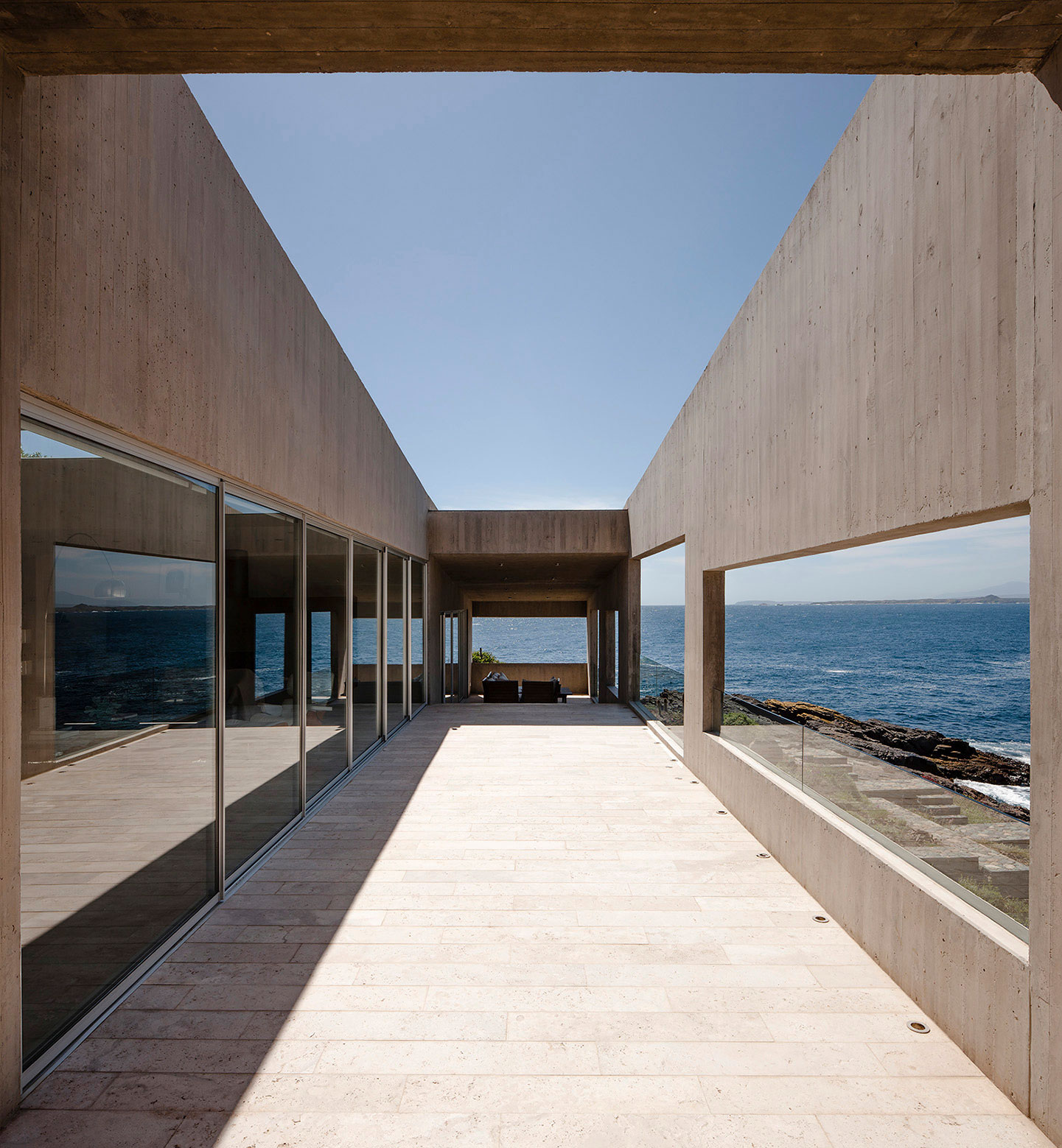 A Concrete Hillside Home with a Simple and Elegant Interior in Los Vilos, Chile by Felipe Assadi & Francisca Pulido (7)