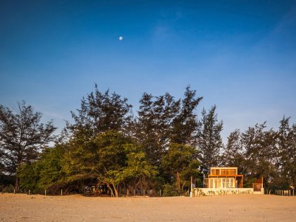 A Contemporary Beachfront Home for an Interethnic Family of Four in Prachuap Khiri Khan