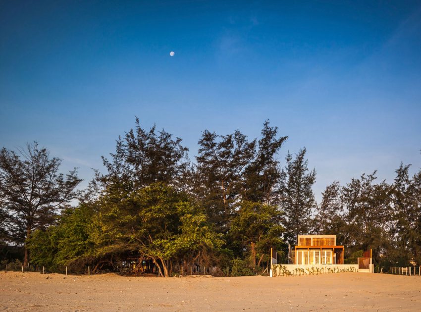 A Contemporary Beachfront Home for an Interethnic Family of Four in Prachuap Khiri Khan by Beautbureau (1)